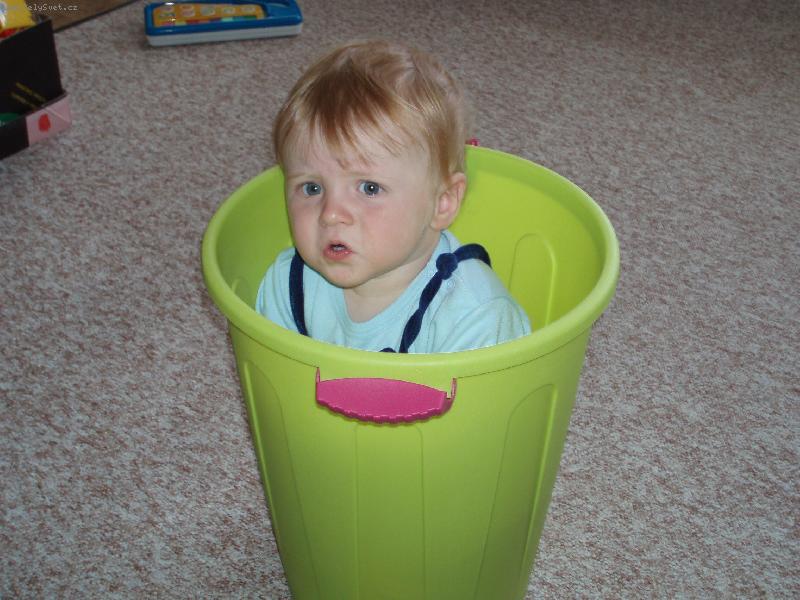 Foto: U� rostu...-d�t� v kbel�ku