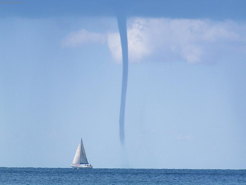 Foto: Torn�do a lo�-Na Menorce se utvo�ilo torn�do