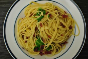 Recept online: �pagety Carbonara: �pagety se slaninou, �esnekem, parmez�nem a smetanou